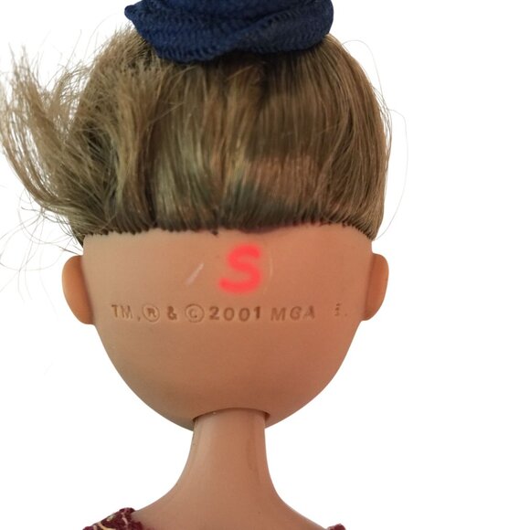 Vintage MGA Bratz Sasha Doll with Maroon Shirt Denim Pants Shoes 2001 - Picture 5 of 6